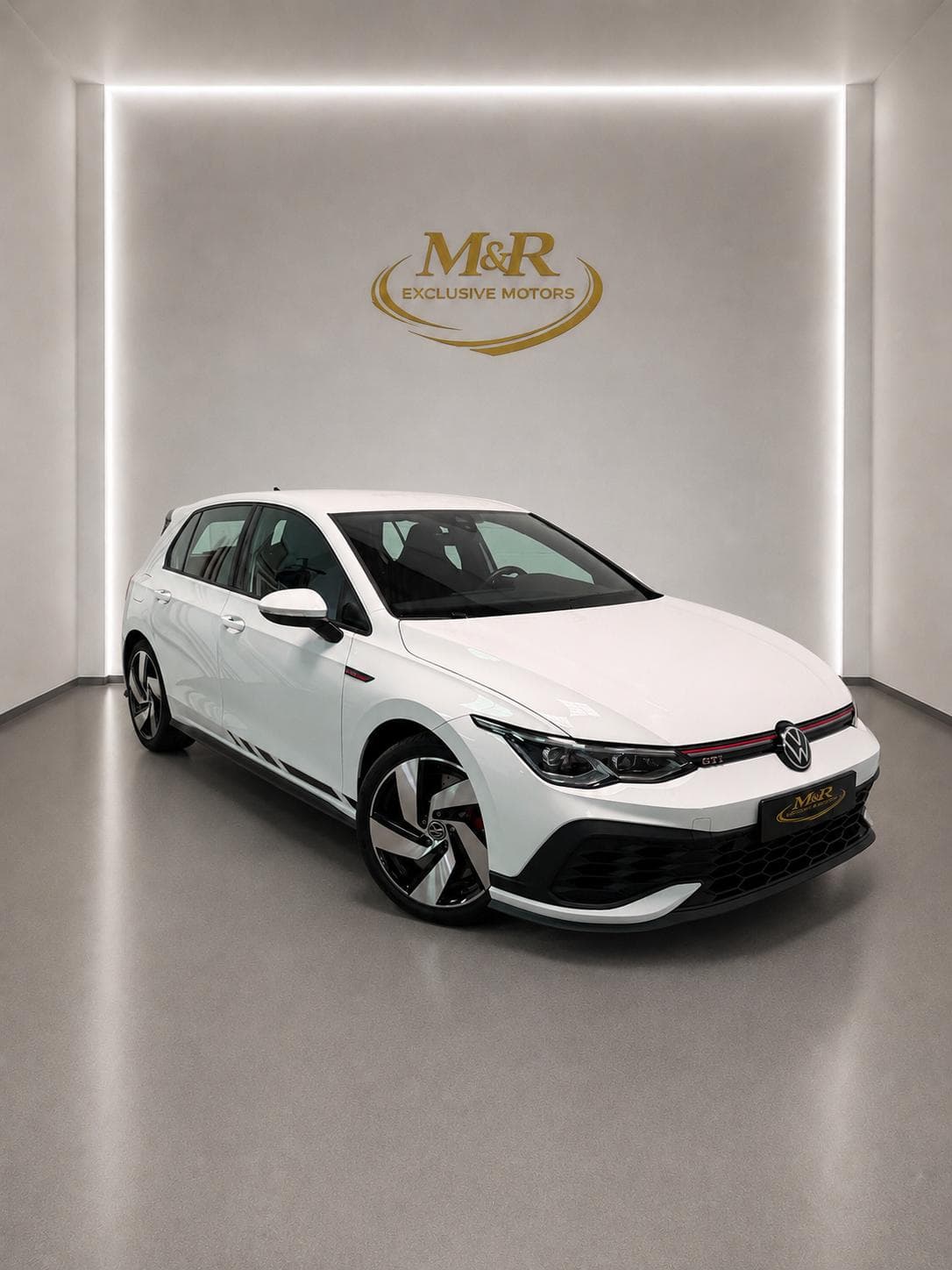 Volkswagen Golf GTI Clubsport, vista frontal en tres cuartos